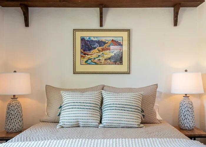 Sam Hughes Hotel *
